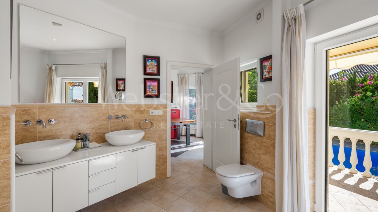 Villa Fiore - Italian Style Home in El Rosario