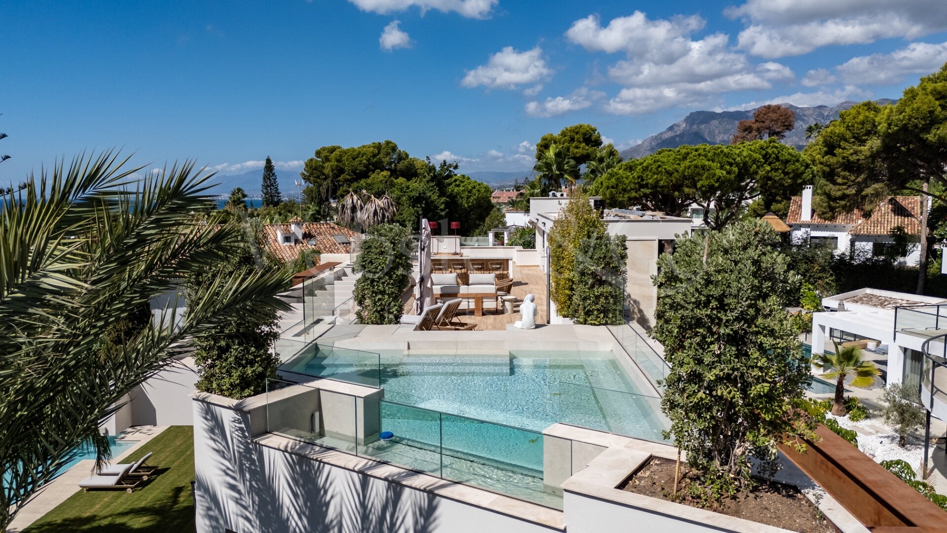 Villa Celeste - Luxury Beachside Home in Los Monteros
