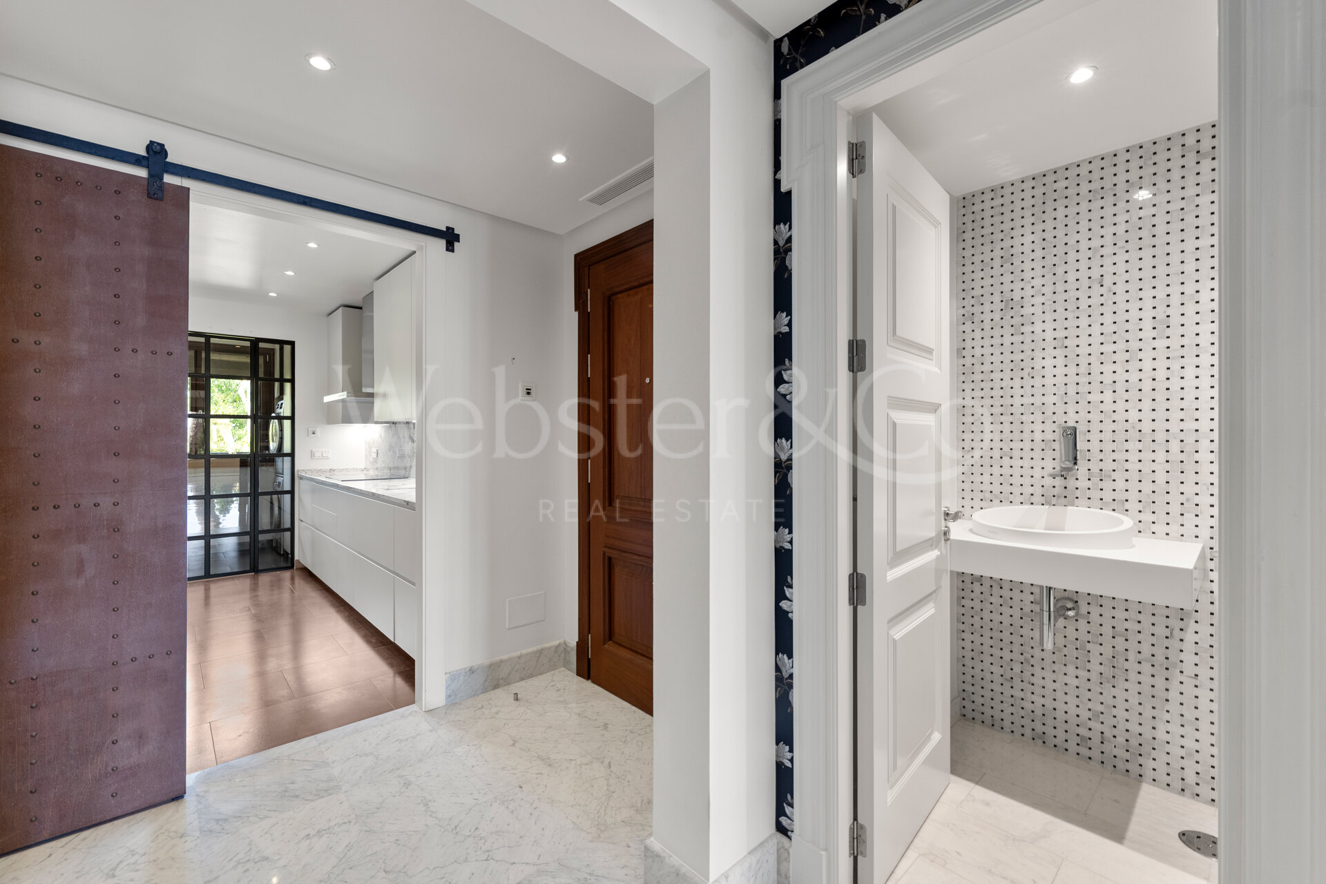Apartment Azura - Beachfront Elegance, Los Monteros