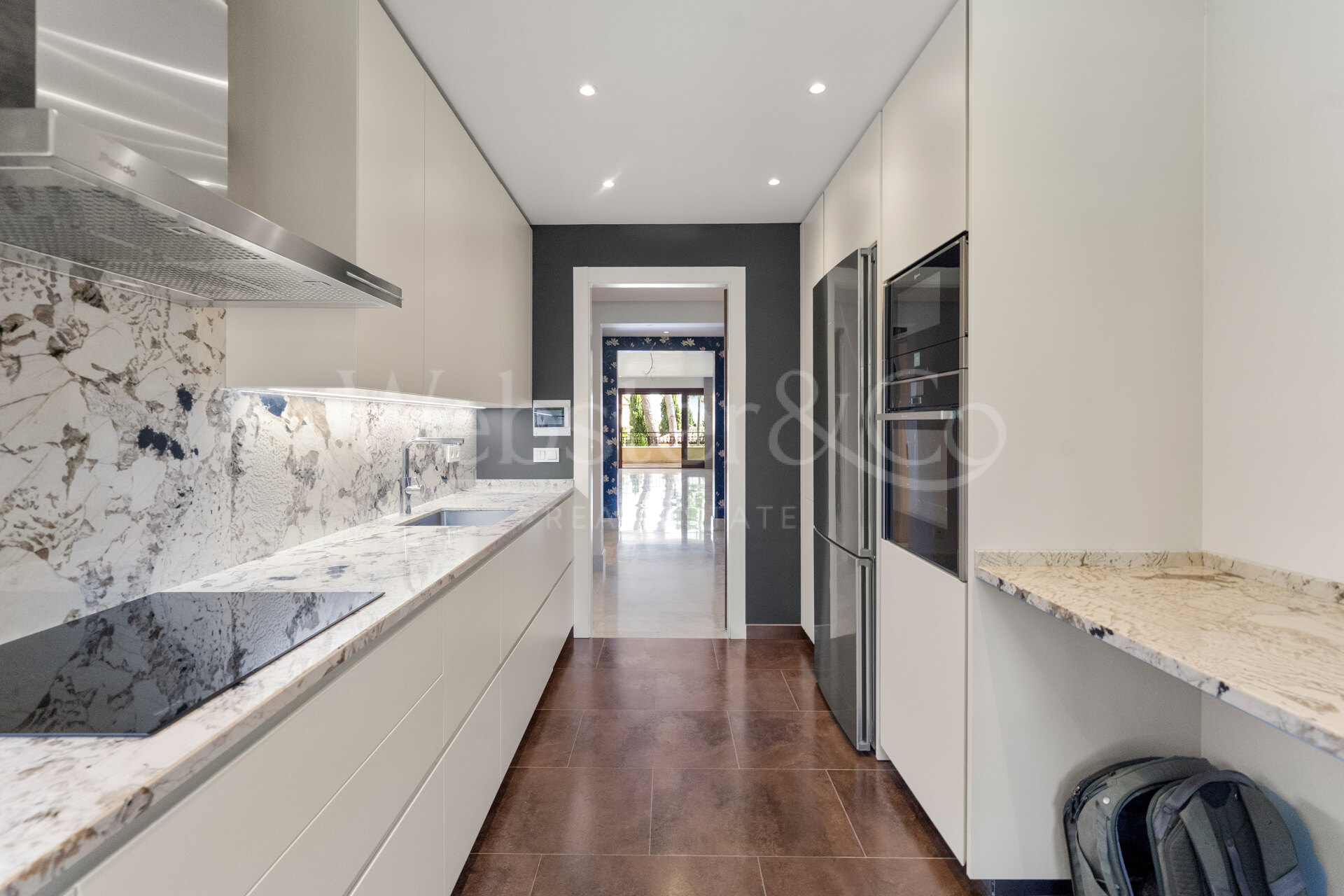 Apartment Azura - Beachfront Elegance, Los Monteros
