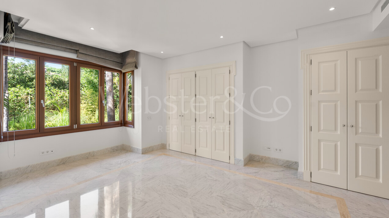 Apartment Azura - Beachfront Elegance, Los Monteros