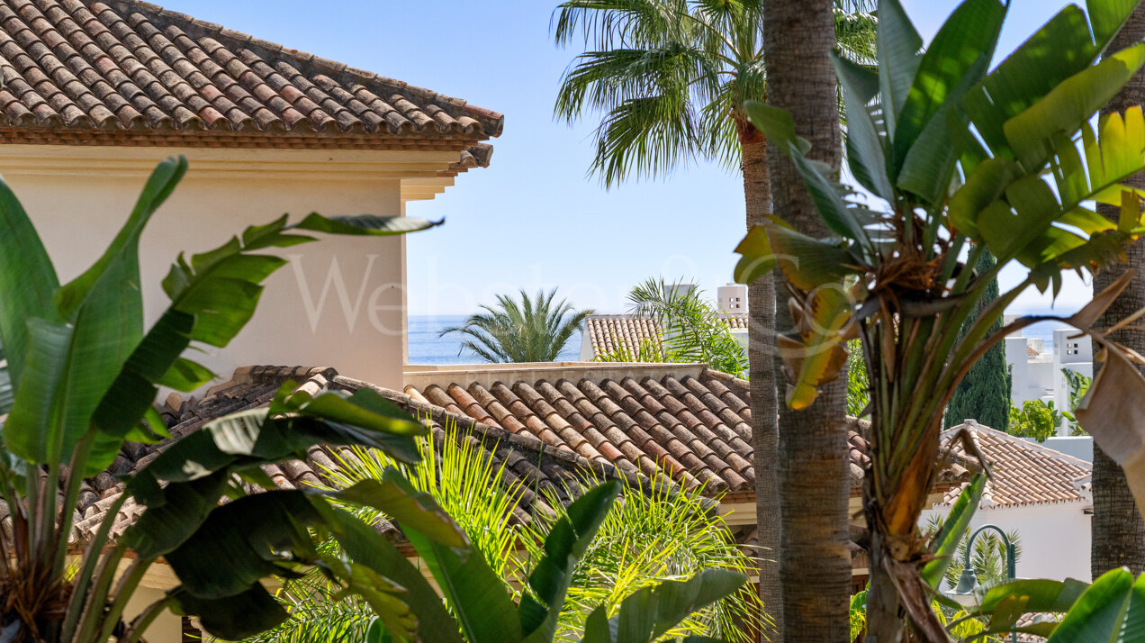 Apartment Azura - Beachfront Elegance, Los Monteros