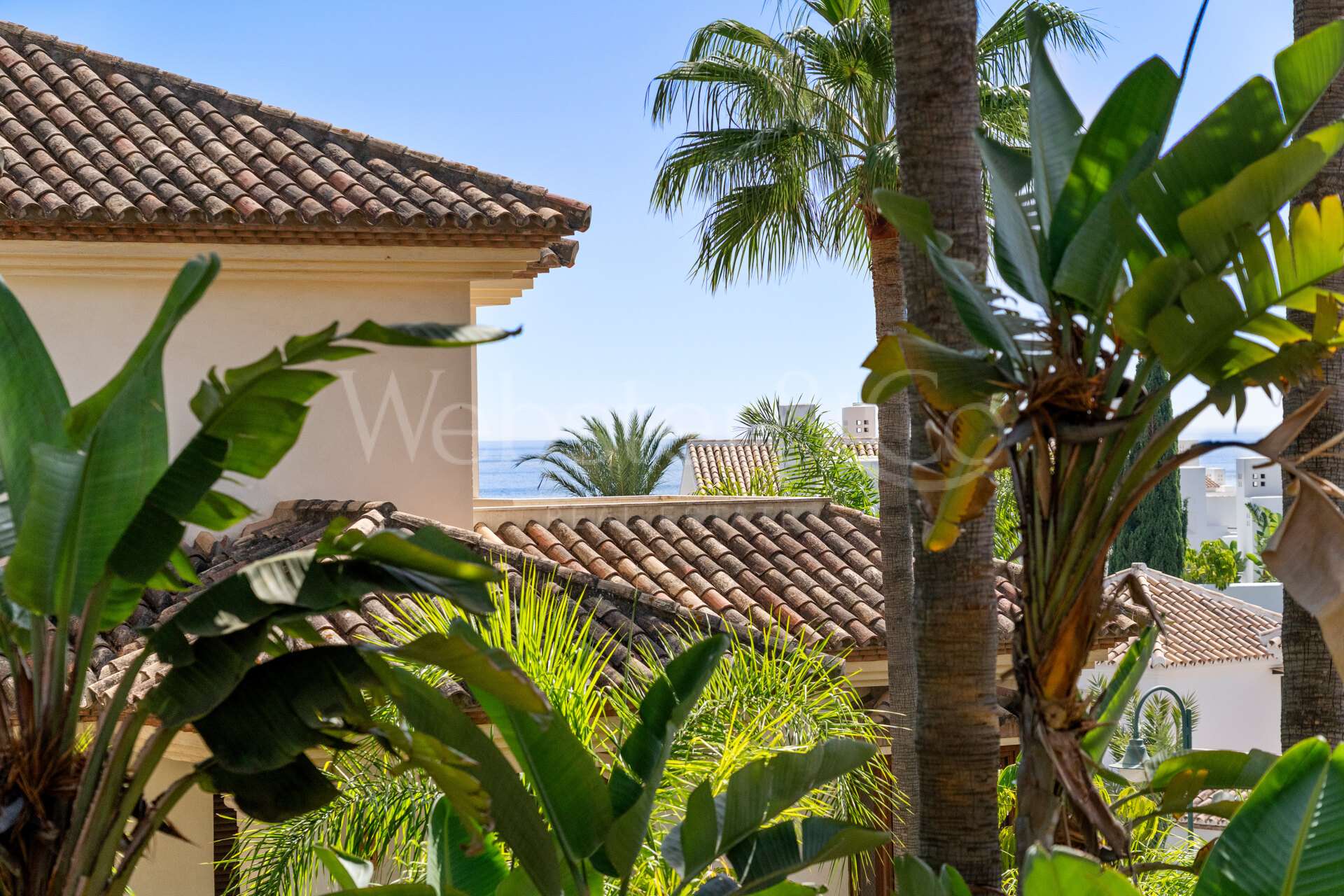 Apartment Azura - Beachfront Elegance, Los Monteros