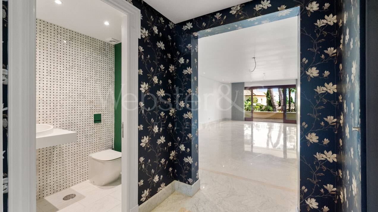 Apartment Azura - Beachfront Elegance, Los Monteros