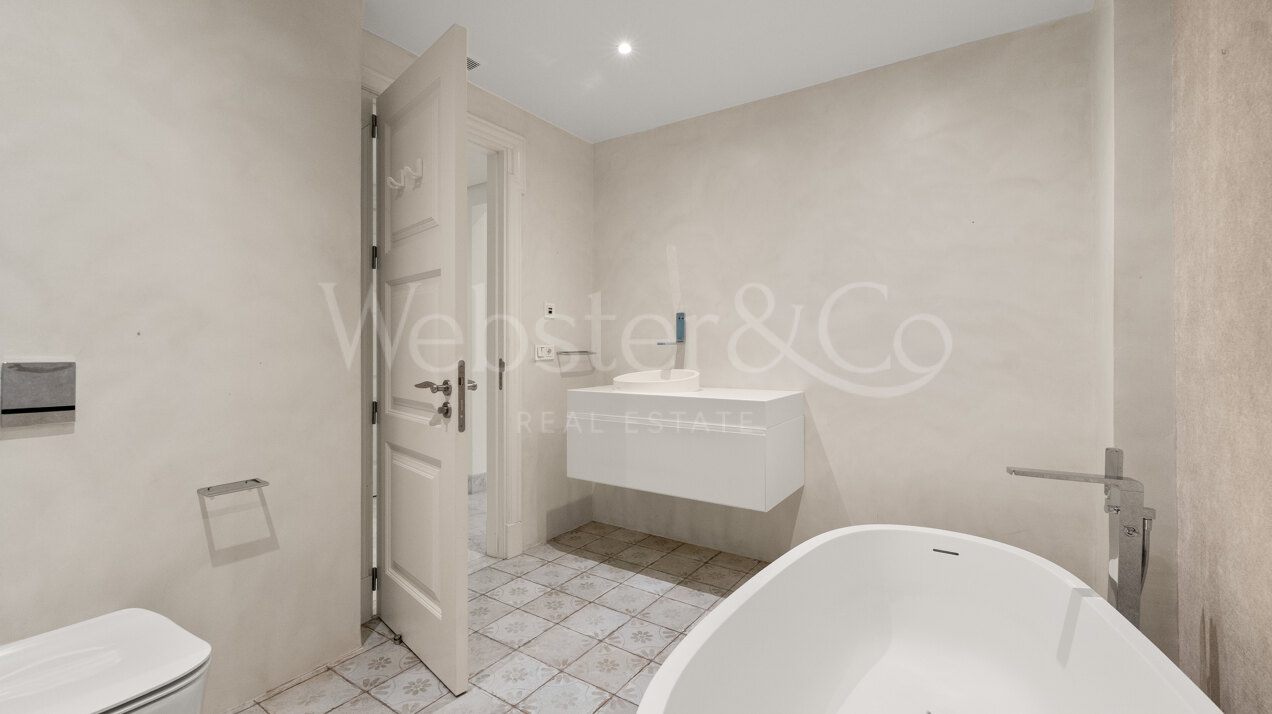 Apartment Azura - Beachfront Elegance, Los Monteros