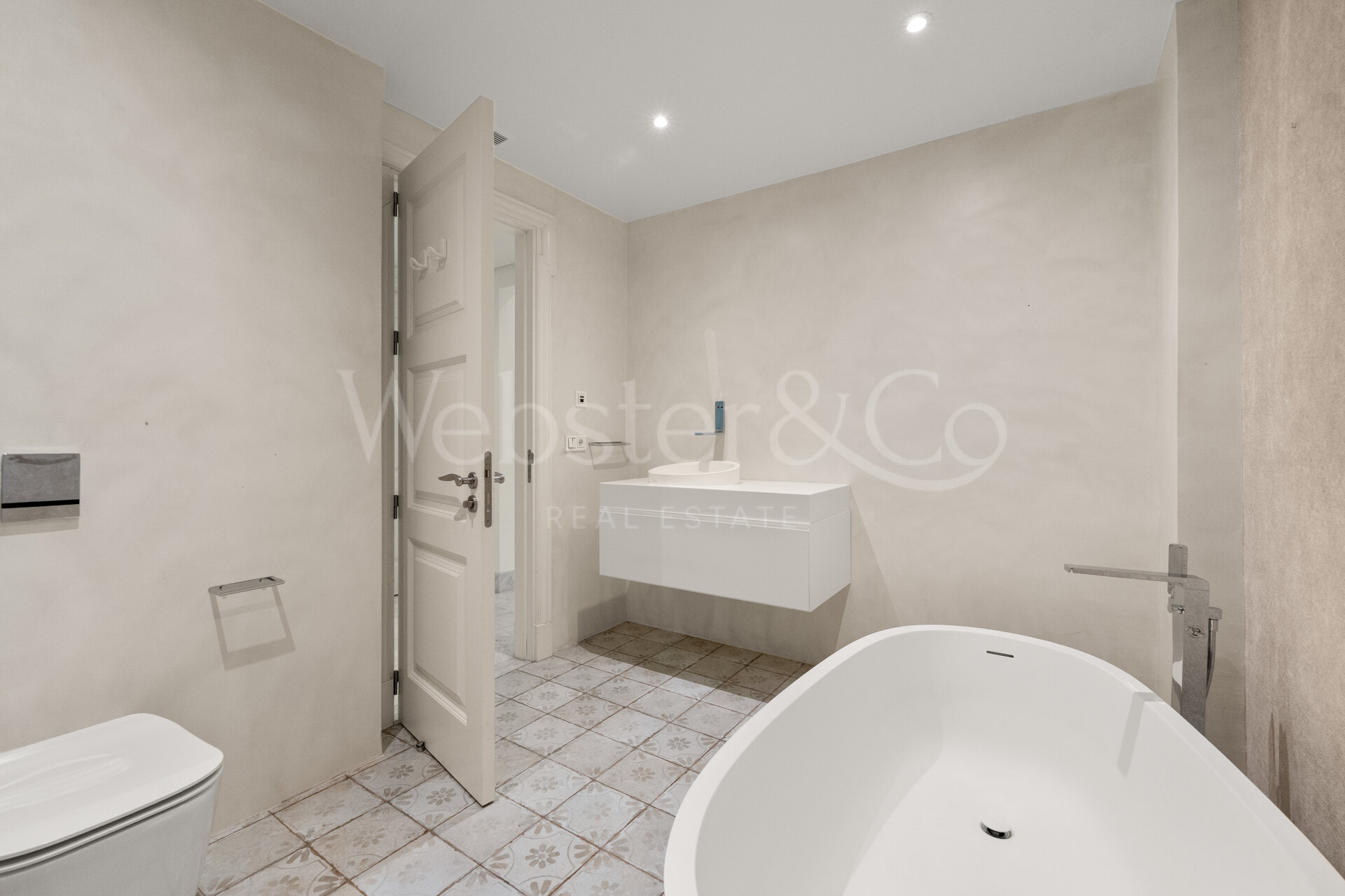 Apartment Azura - Beachfront Elegance, Los Monteros