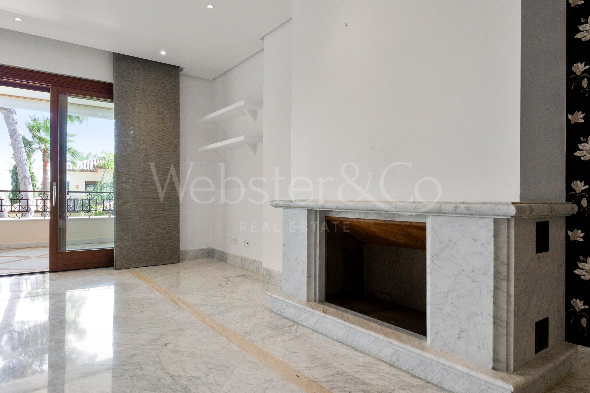 Apartment Azura - Beachfront Elegance, Los Monteros