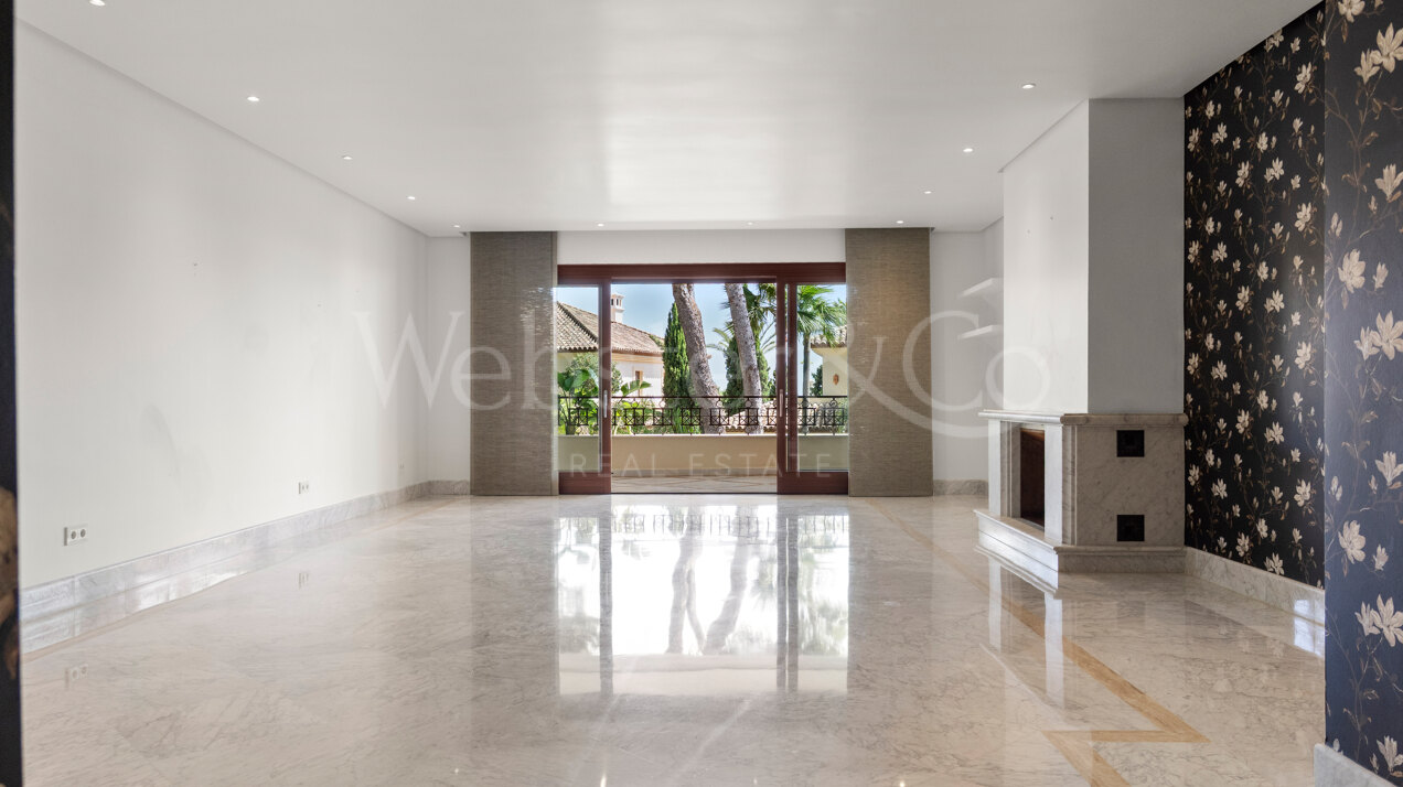 Apartment Azura - Beachfront Elegance, Los Monteros