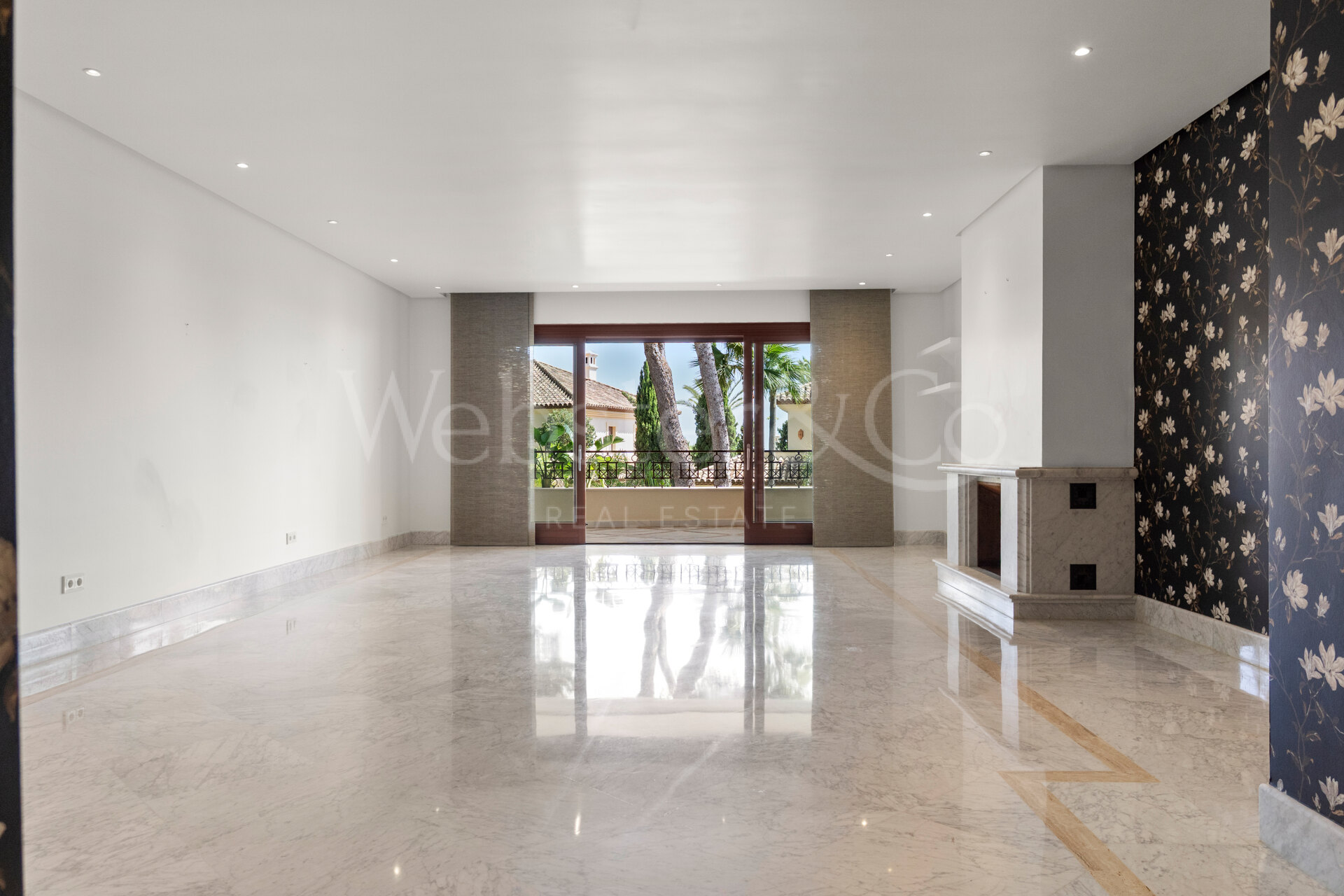 Apartment Azura - Beachfront Elegance, Los Monteros