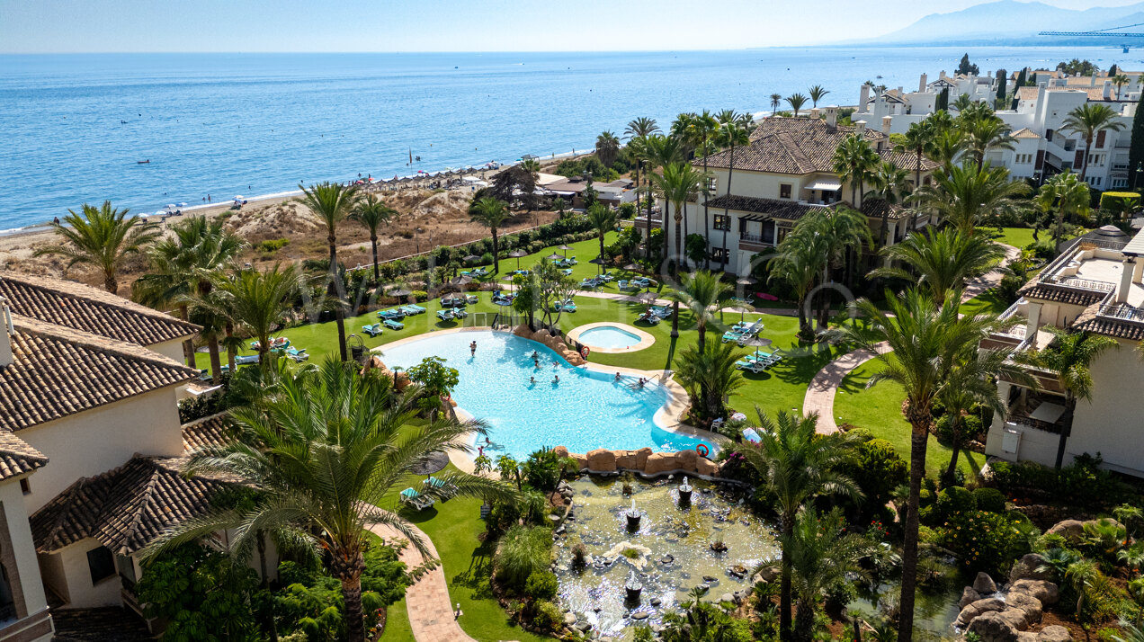 Apartment Azura - Beachfront Elegance, Los Monteros