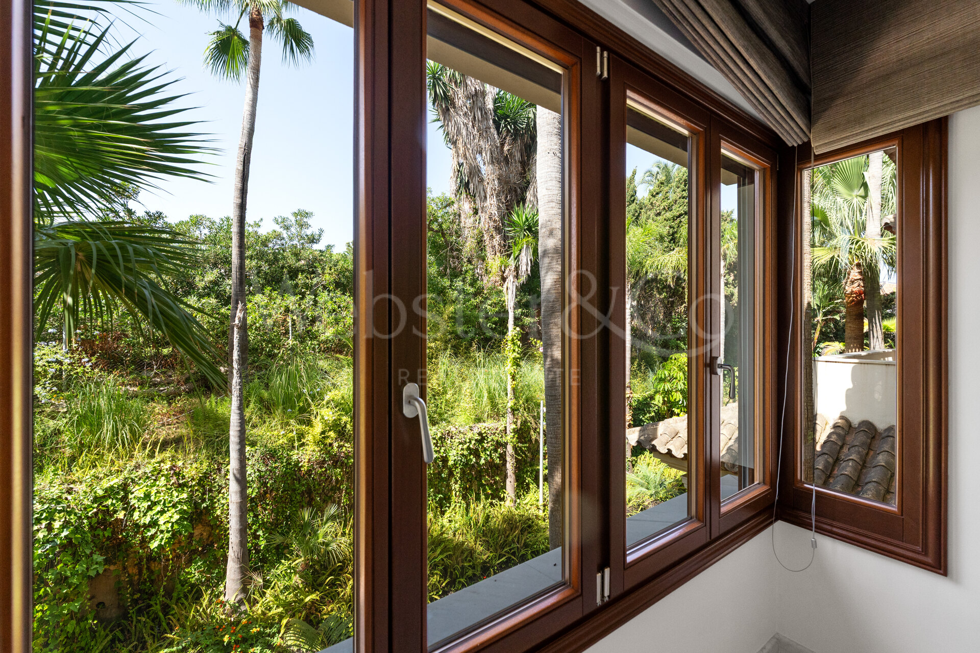 Apartment Azura - Beachfront Elegance, Los Monteros