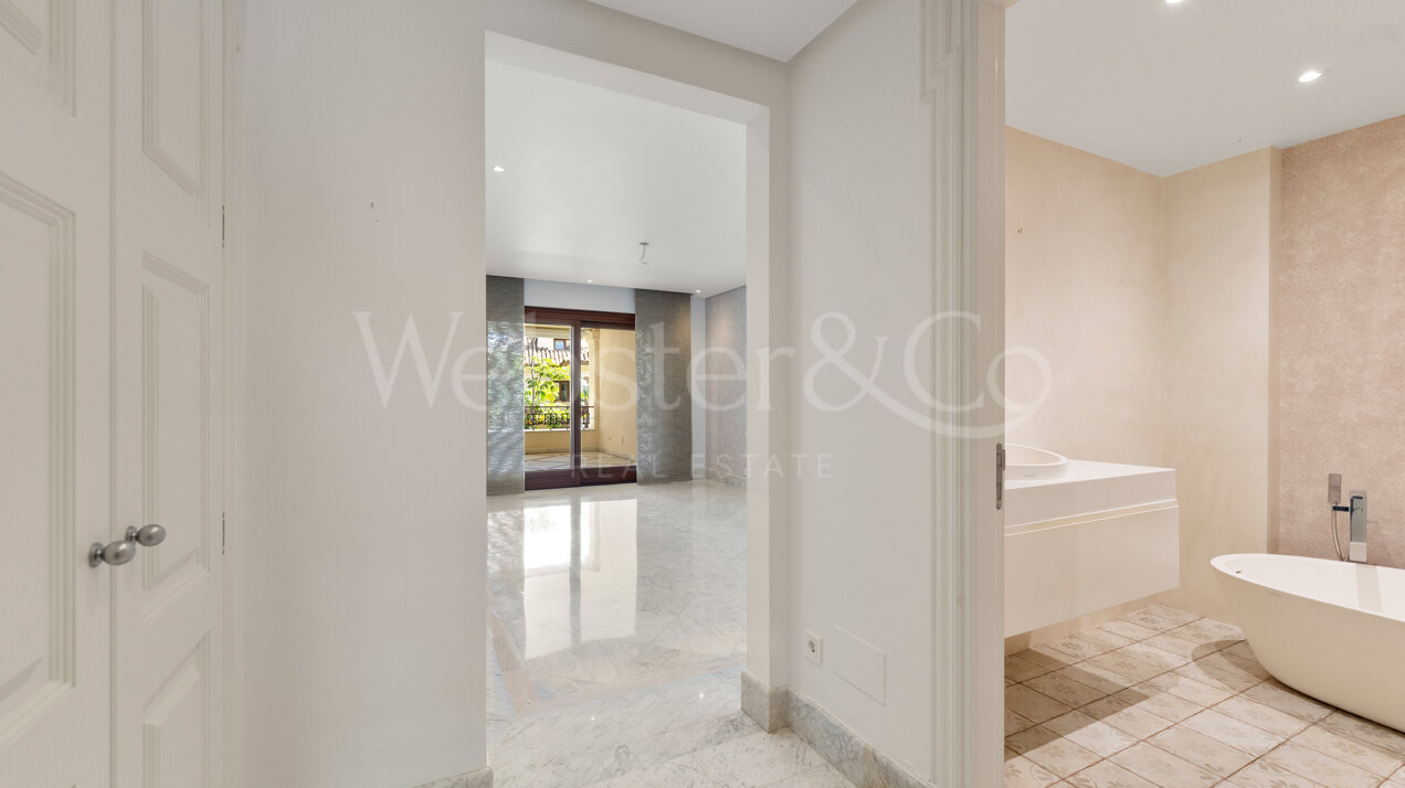 Apartment Azura - Beachfront Elegance, Los Monteros