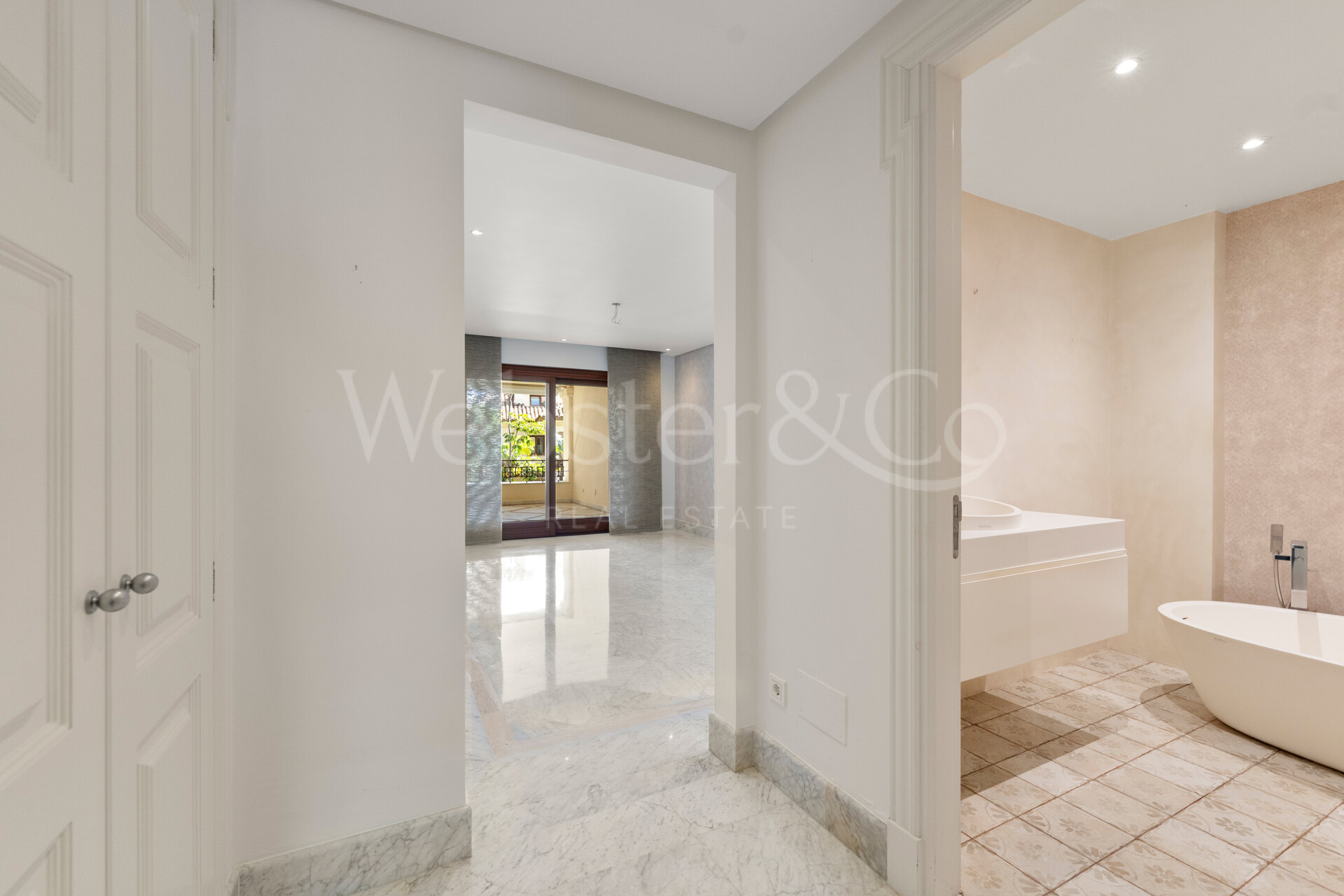 Apartment Azura - Beachfront Elegance, Los Monteros