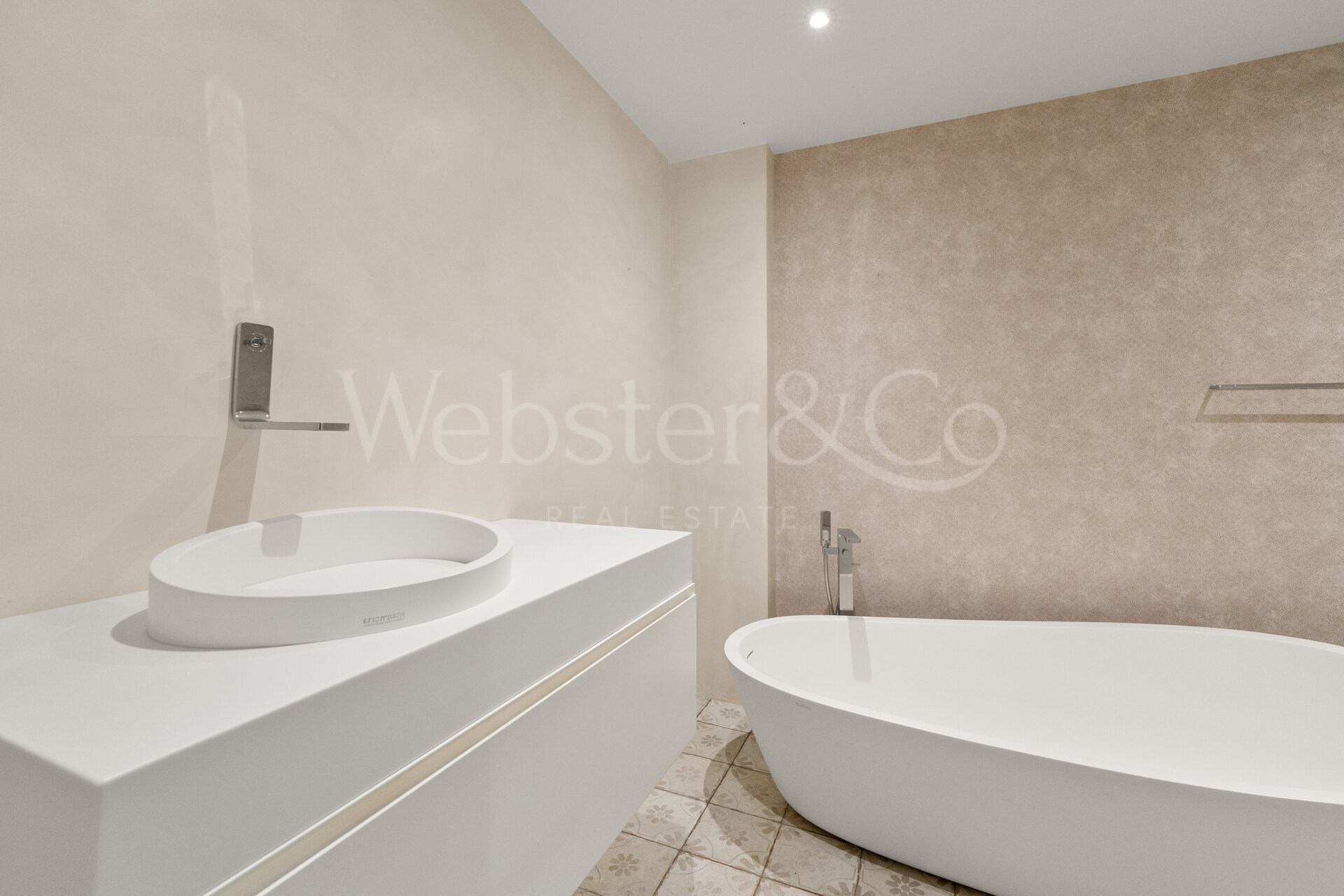 Apartment Azura - Beachfront Elegance, Los Monteros