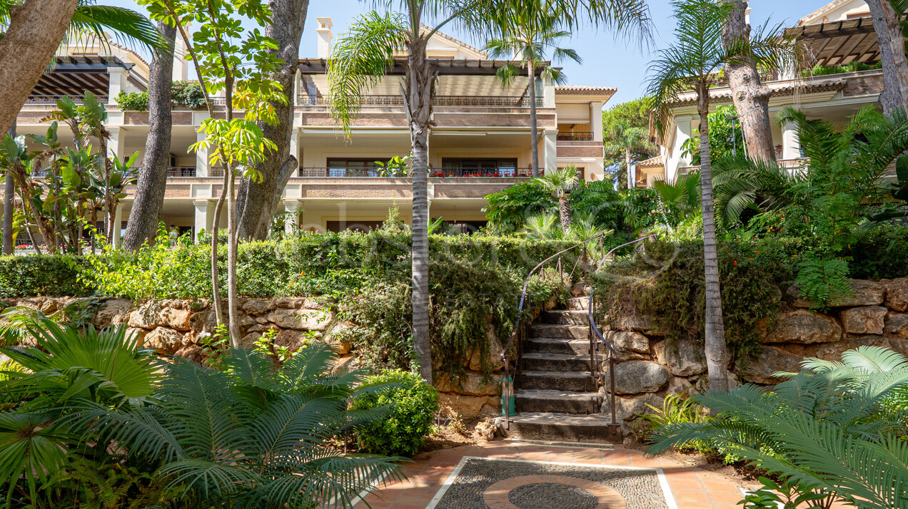 Apartment Azura - Beachfront Elegance, Los Monteros