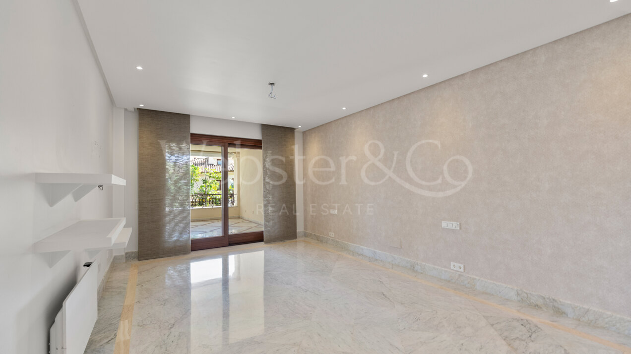 Apartment Azura - Beachfront Elegance, Los Monteros