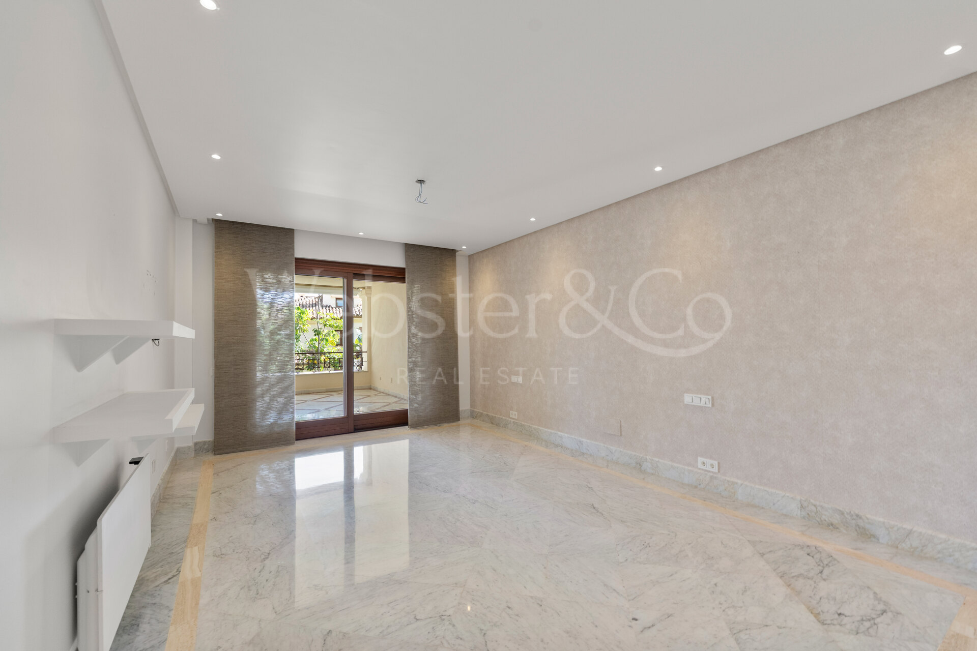 Apartment Azura - Beachfront Elegance, Los Monteros