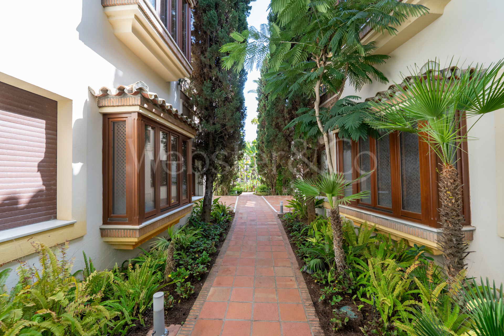 Apartment Azura - Beachfront Elegance, Los Monteros