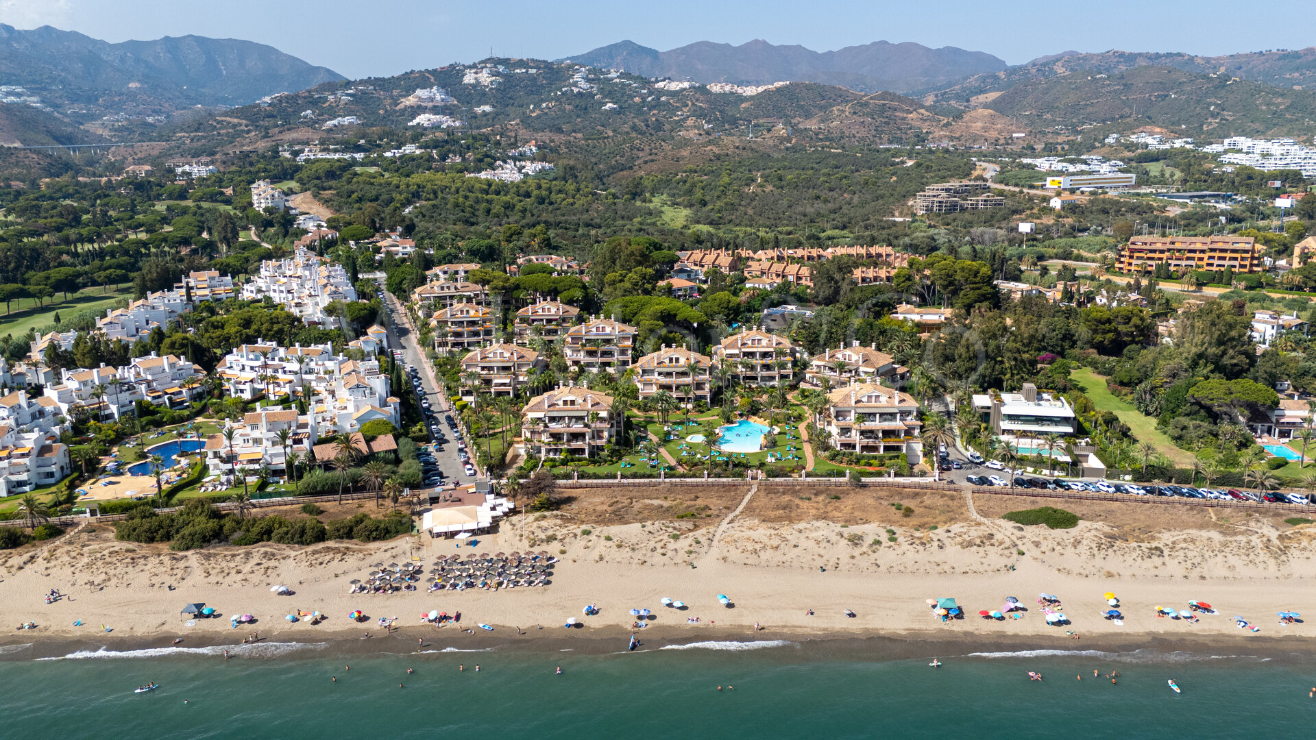 Apartment Azura - Beachfront Elegance, Los Monteros