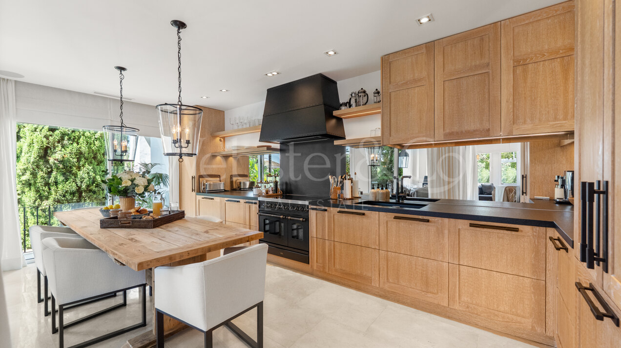 Acacia - Luxury Puente Romano Apartment