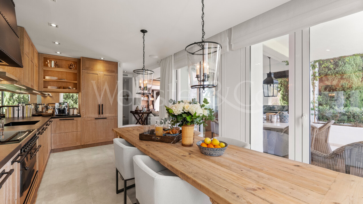 Acacia - Luxury Puente Romano Apartment