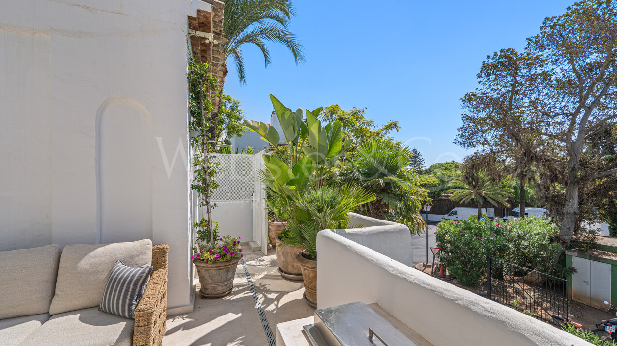 Acacia - Luxury Puente Romano Apartment