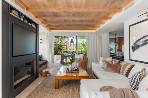 Acacia - Luxury Puente Romano Apartment