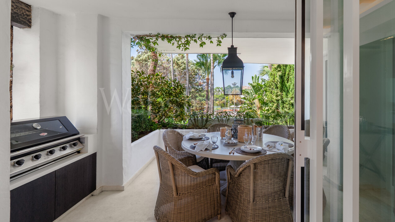 Acacia - Luxury Puente Romano Apartment