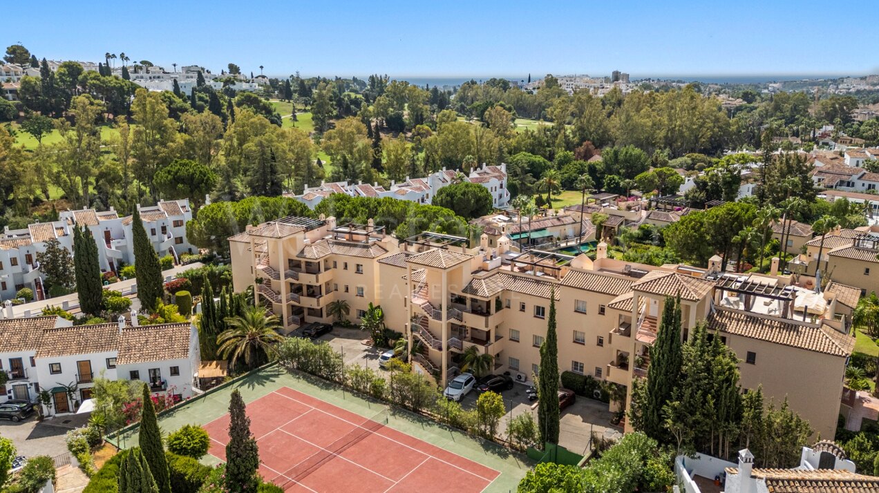 Penthouse Las Brisas – Elegante Dúplex, Nueva Andalucía