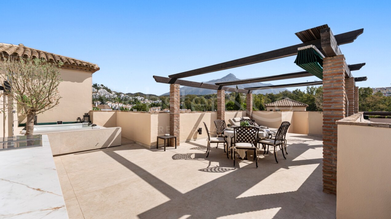 Penthouse Las Brisas – Elegante Dúplex, Nueva Andalucía