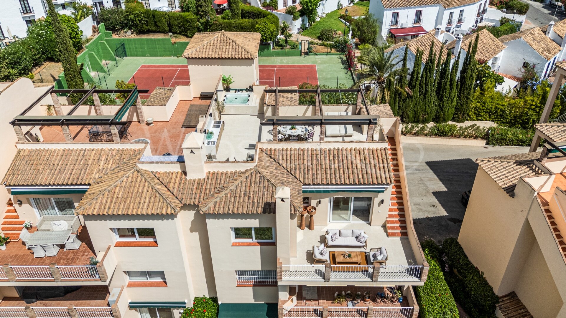 Penthouse Las Brisas – Elegante Dúplex, Nueva Andalucía