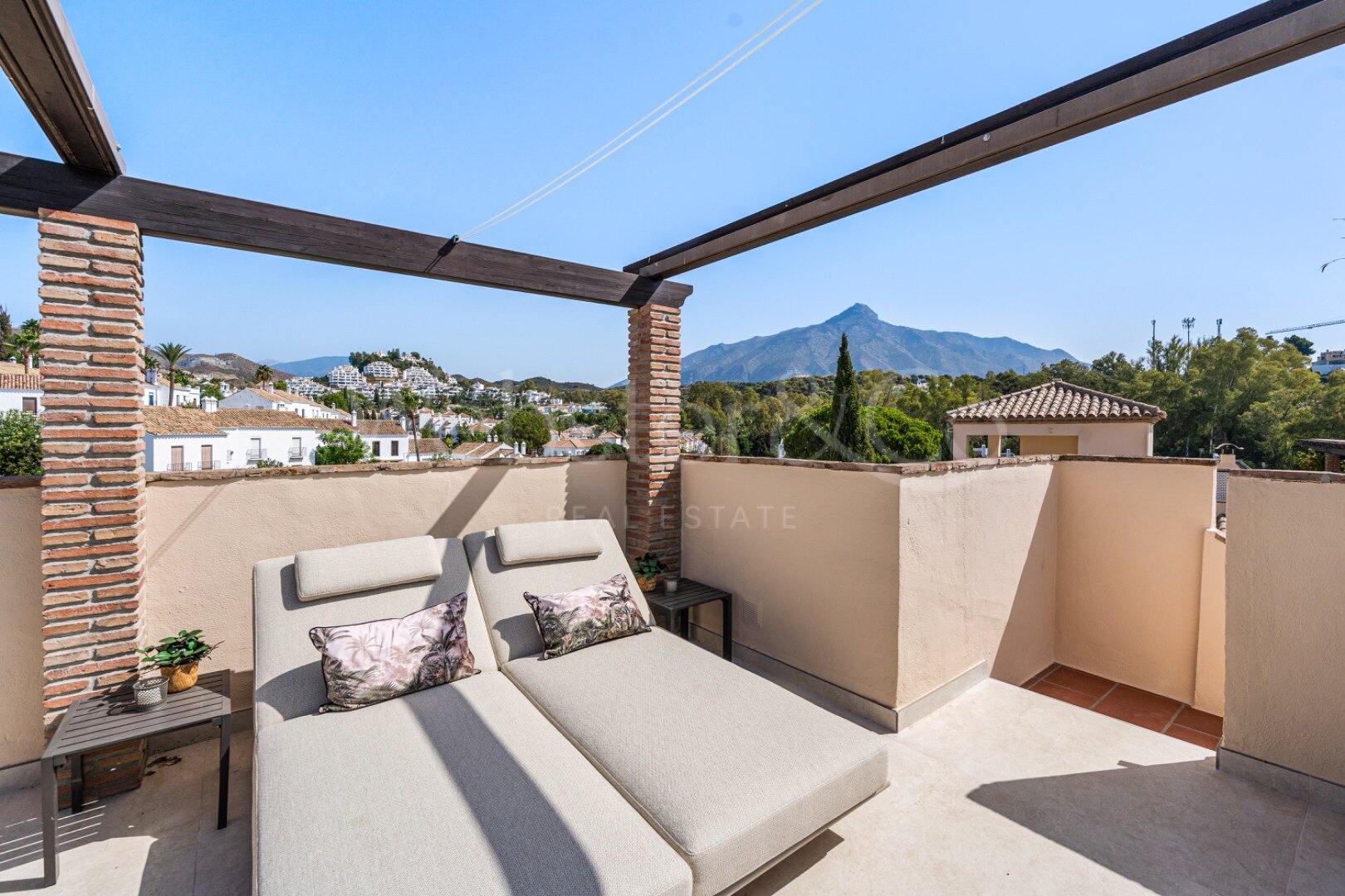 Penthouse Las Brisas – Elegante Dúplex, Nueva Andalucía