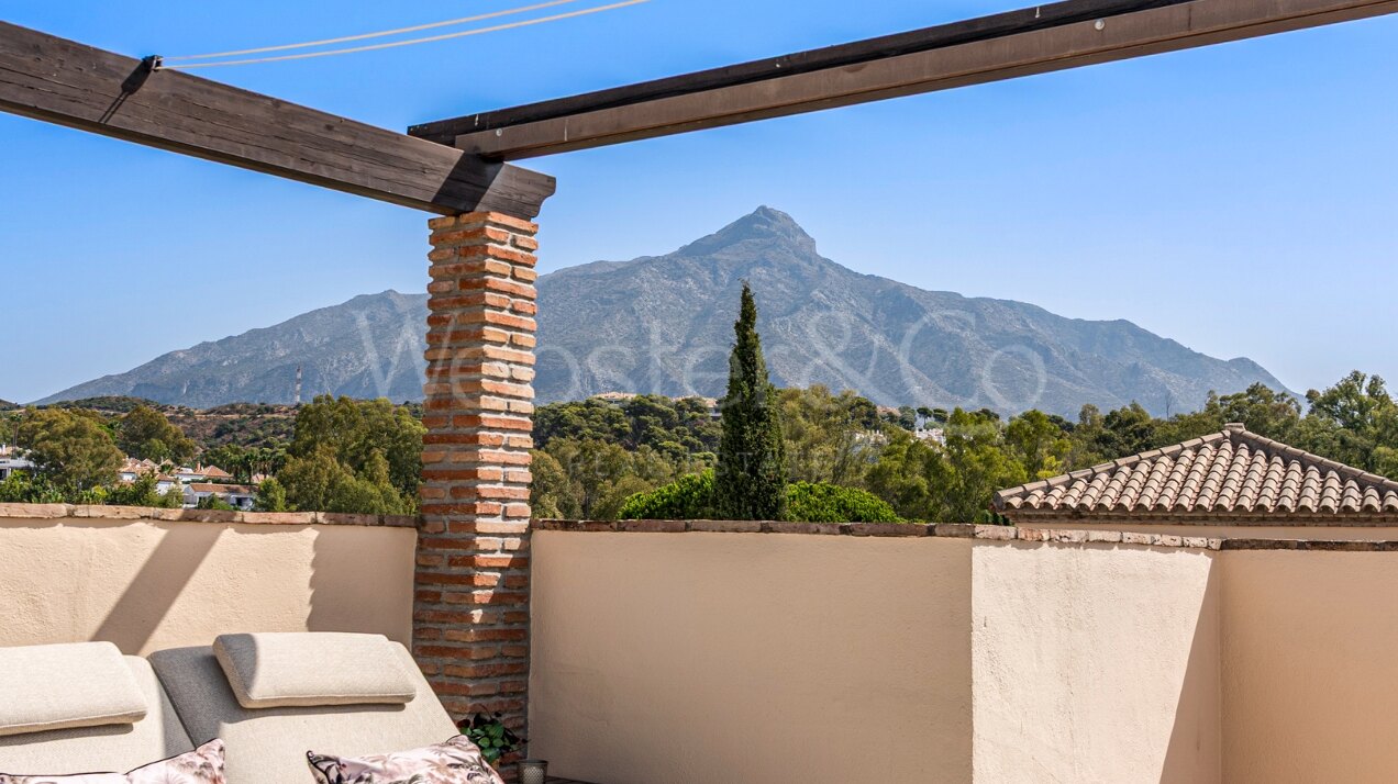 Penthouse Las Brisas – Elegante Dúplex, Nueva Andalucía