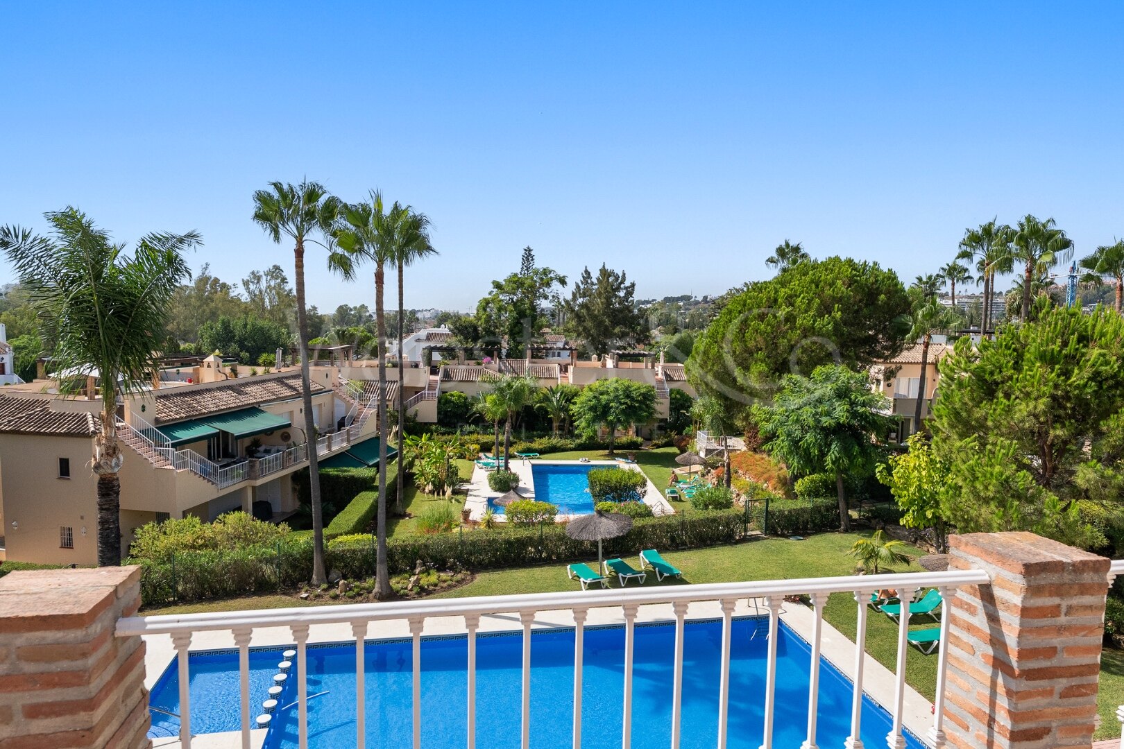 Penthouse Las Brisas – Elegante Dúplex, Nueva Andalucía