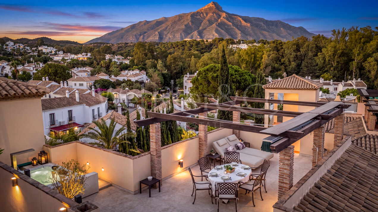 Penthouse Las Brisas – Elegante Dúplex, Nueva Andalucía