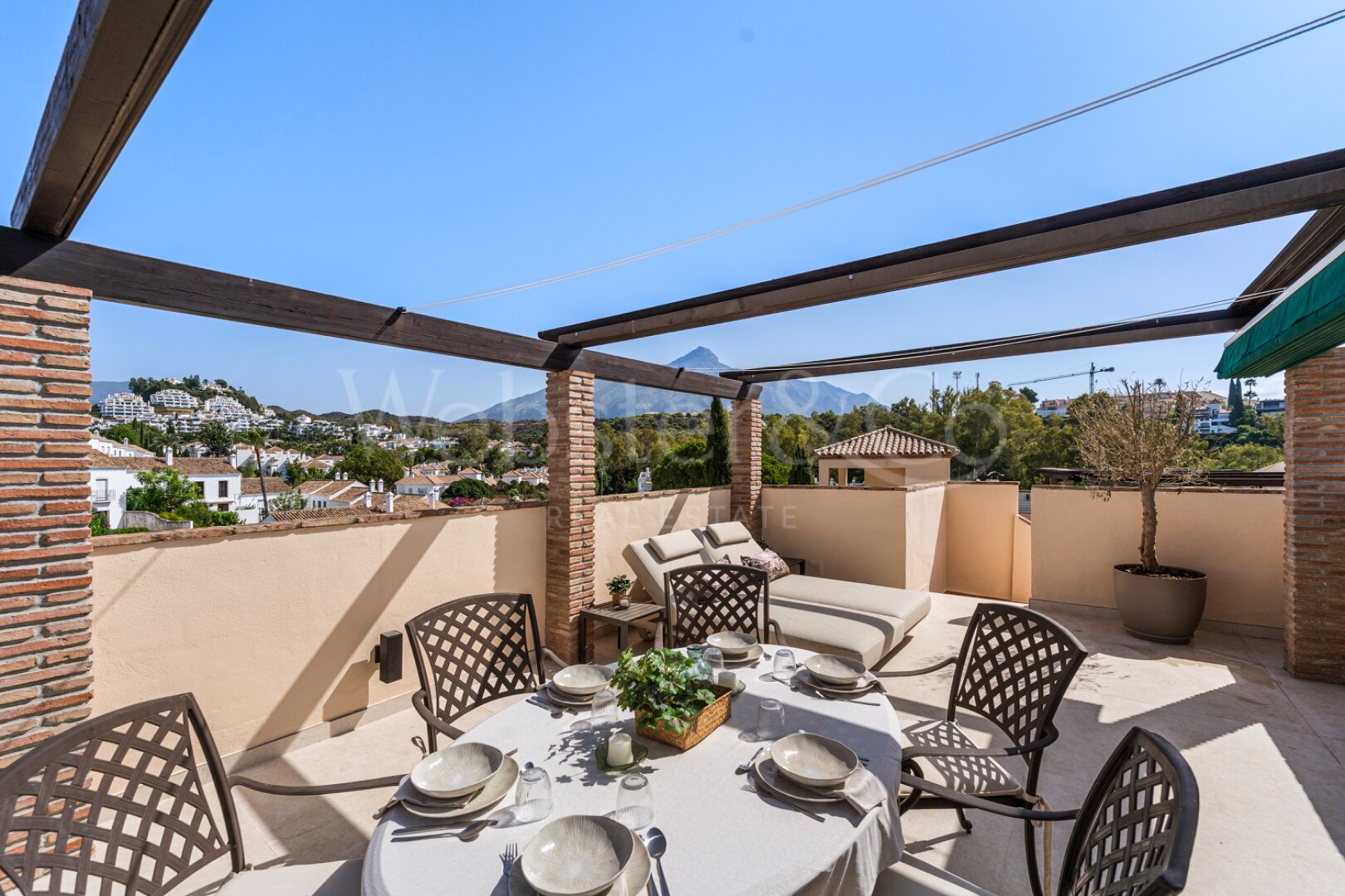 Penthouse Las Brisas – Elegante Dúplex, Nueva Andalucía