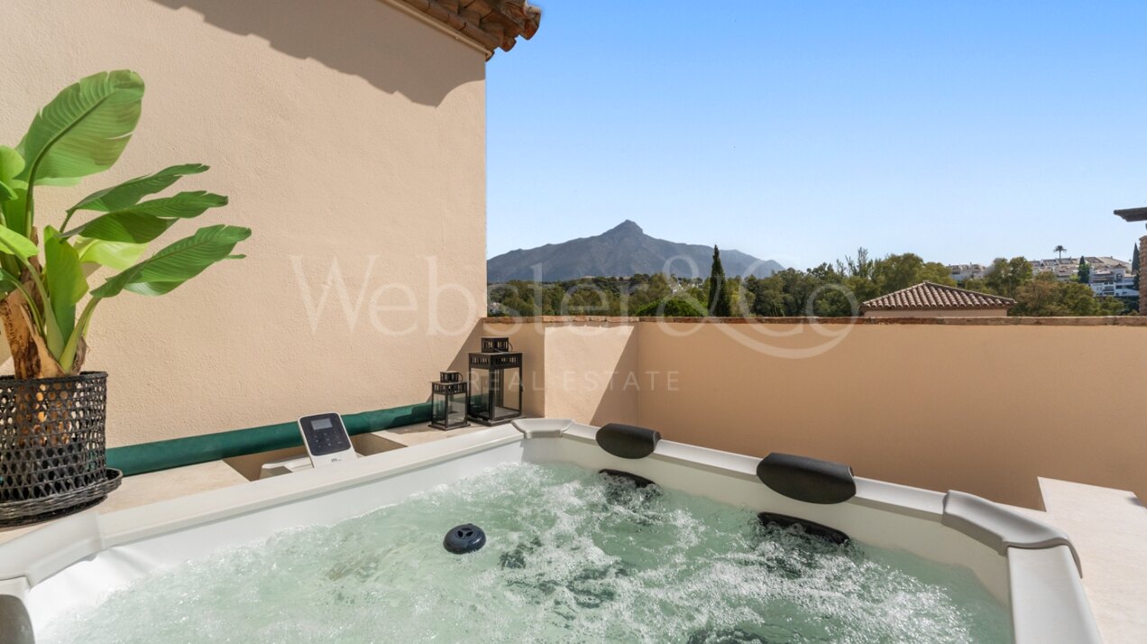 Penthouse Las Brisas – Elegante Dúplex, Nueva Andalucía