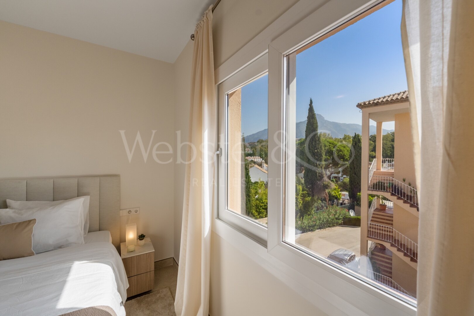 Penthouse Las Brisas – Elegante Dúplex, Nueva Andalucía