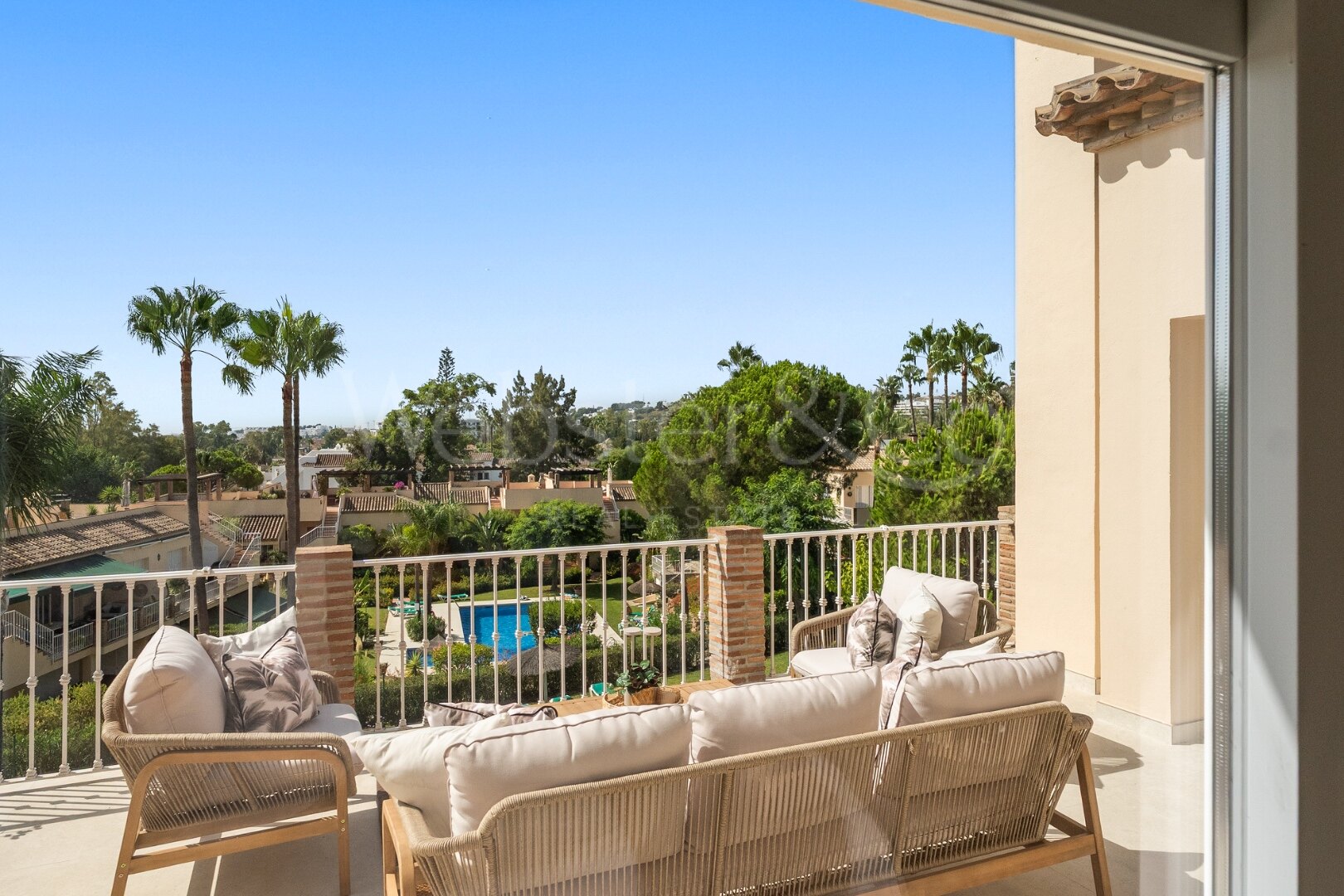 Penthouse Las Brisas – Elegante Dúplex, Nueva Andalucía
