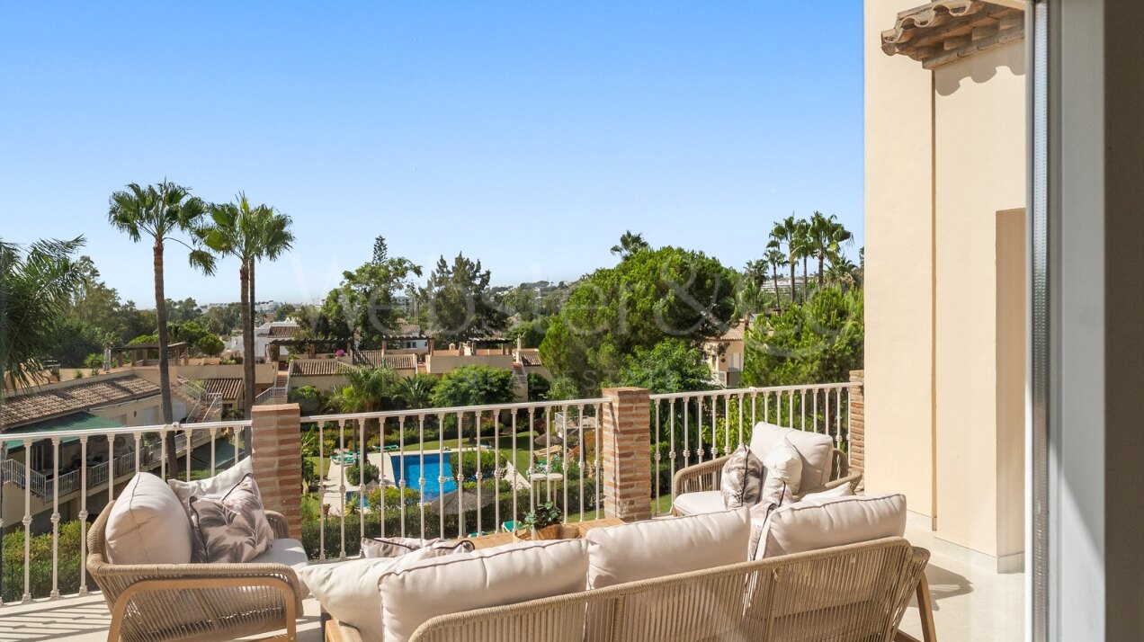 Penthouse Las Brisas – Elegante Dúplex, Nueva Andalucía