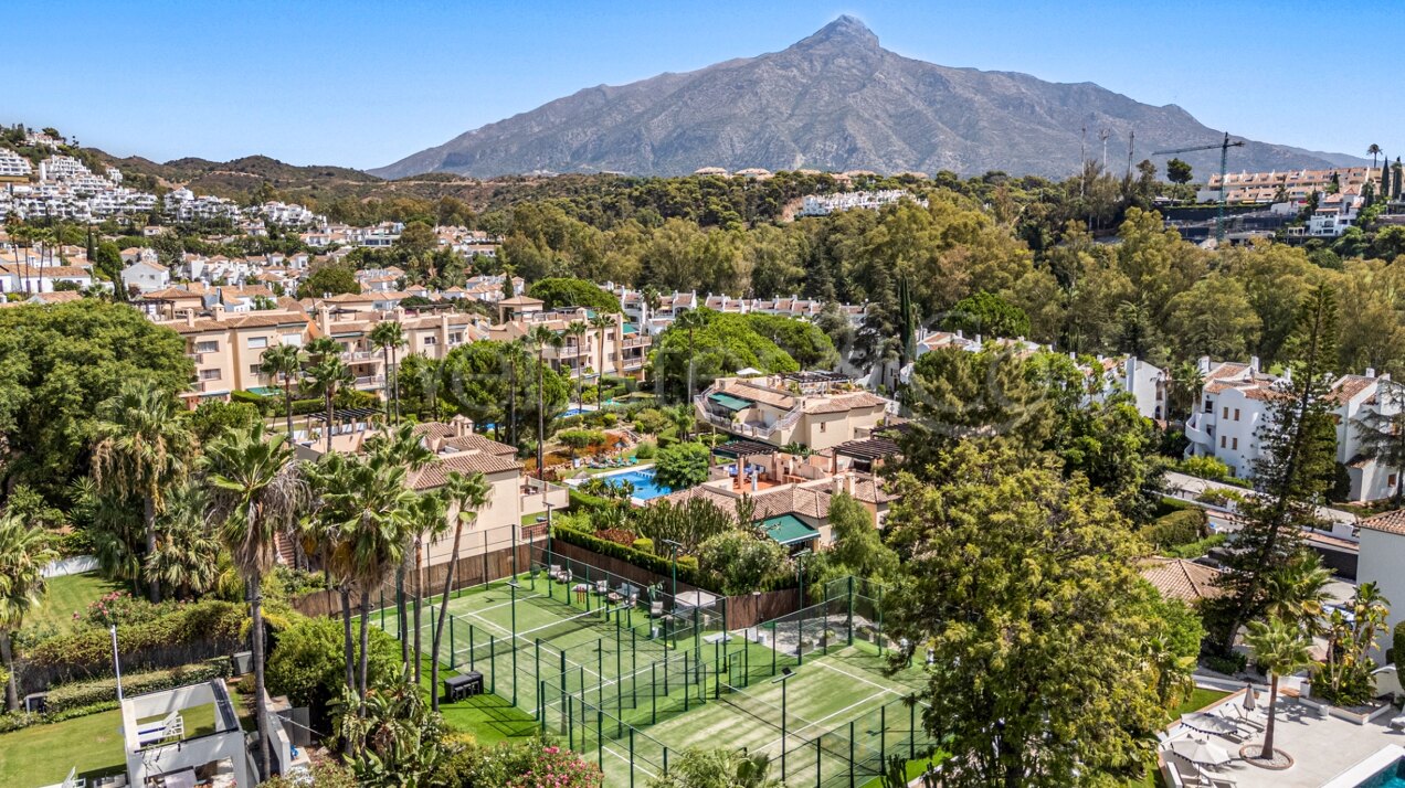 Penthouse Las Brisas – Elegante Dúplex, Nueva Andalucía
