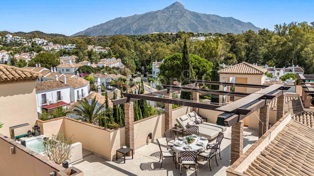 Penthouse Las Brisas – Elegante Dúplex, Nueva Andalucía