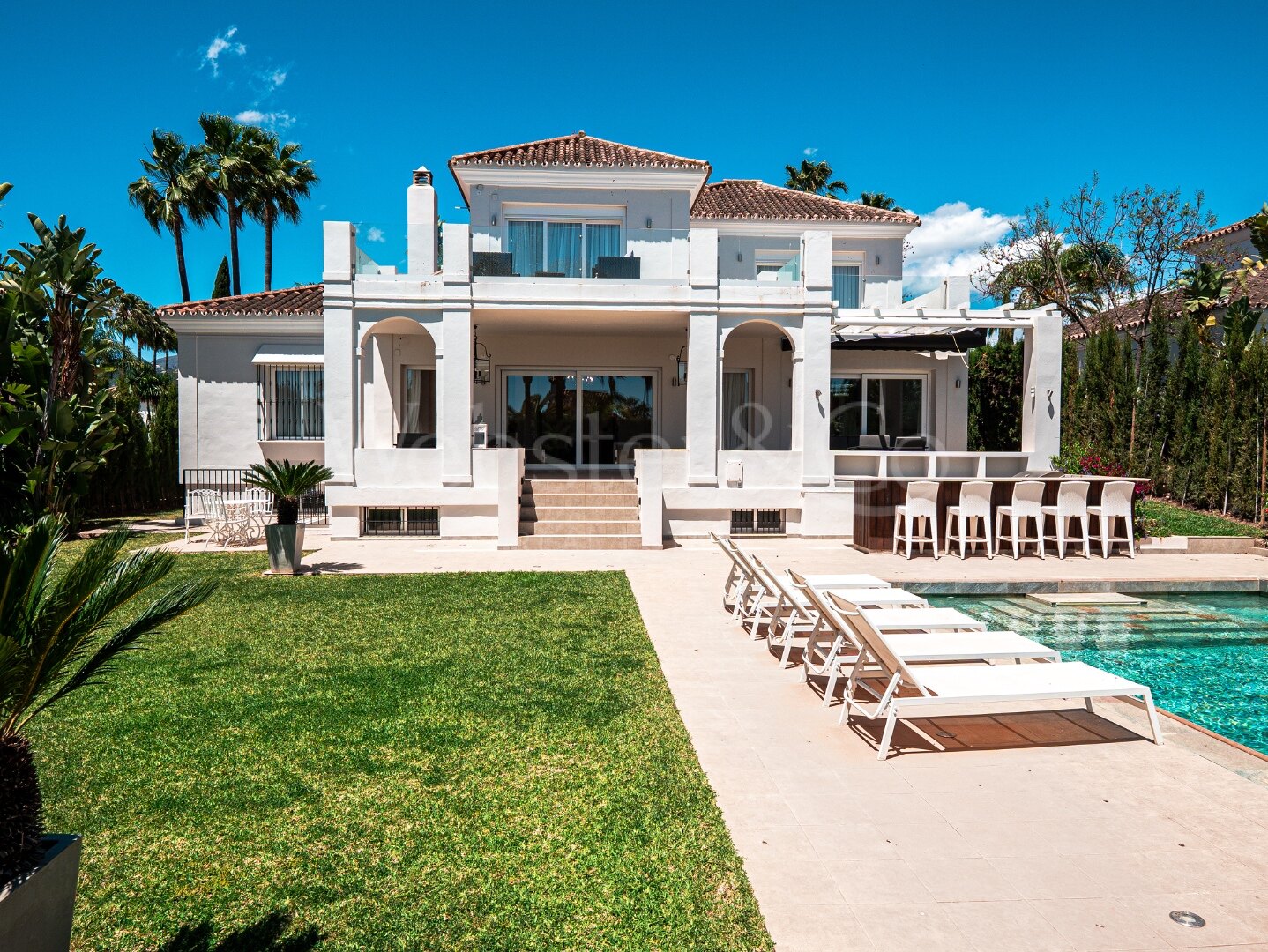 Villa Bruselas - Exquisite Home in Nueva Andalucia