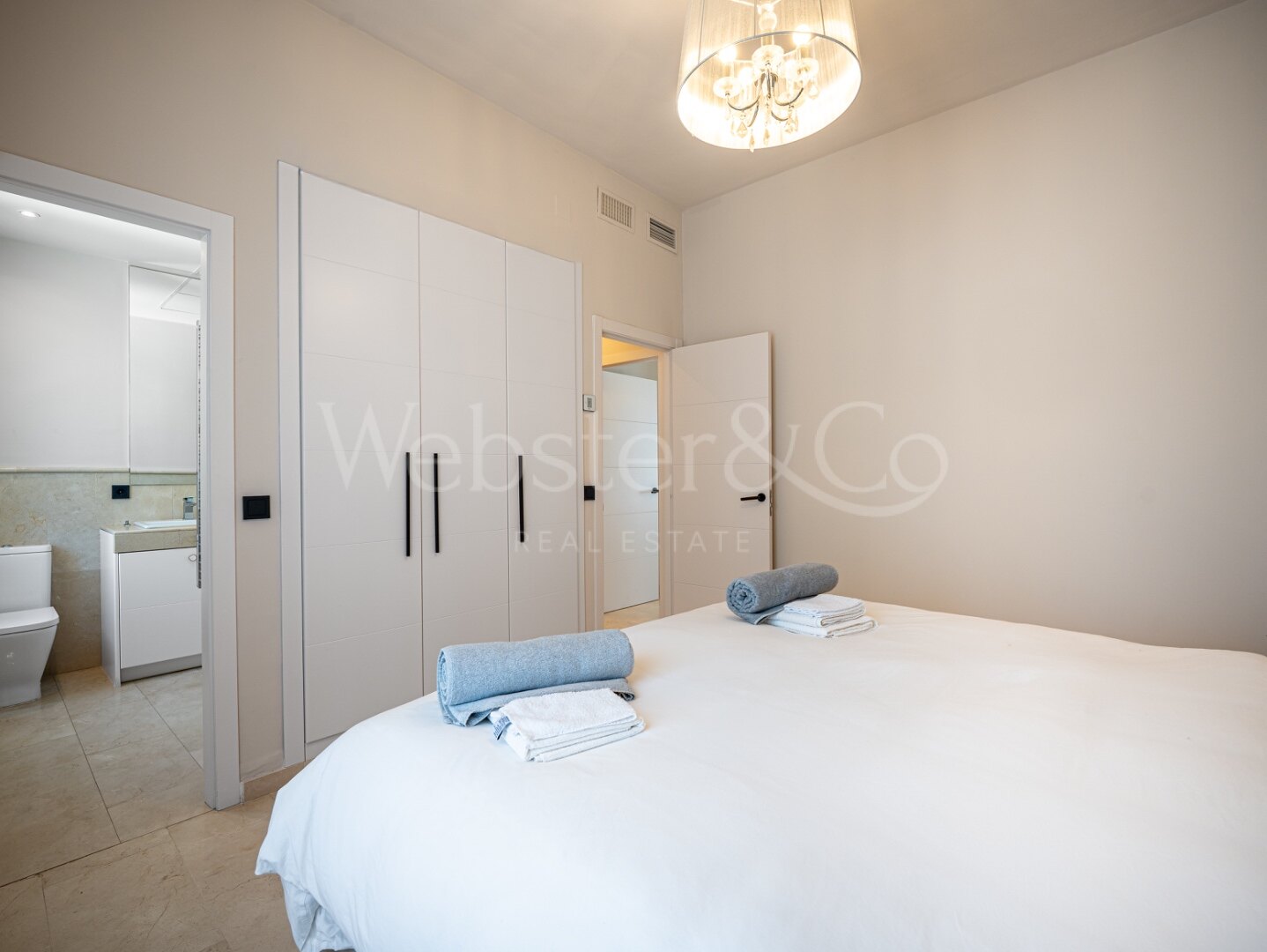 Villa Bruselas - Exquisite Home in Nueva Andalucia