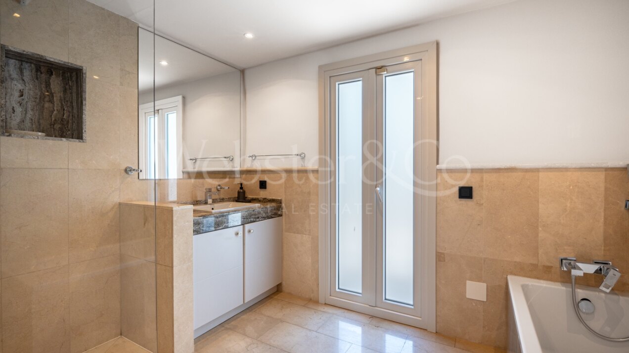 Villa Bruselas - Exquisite Home in Nueva Andalucia