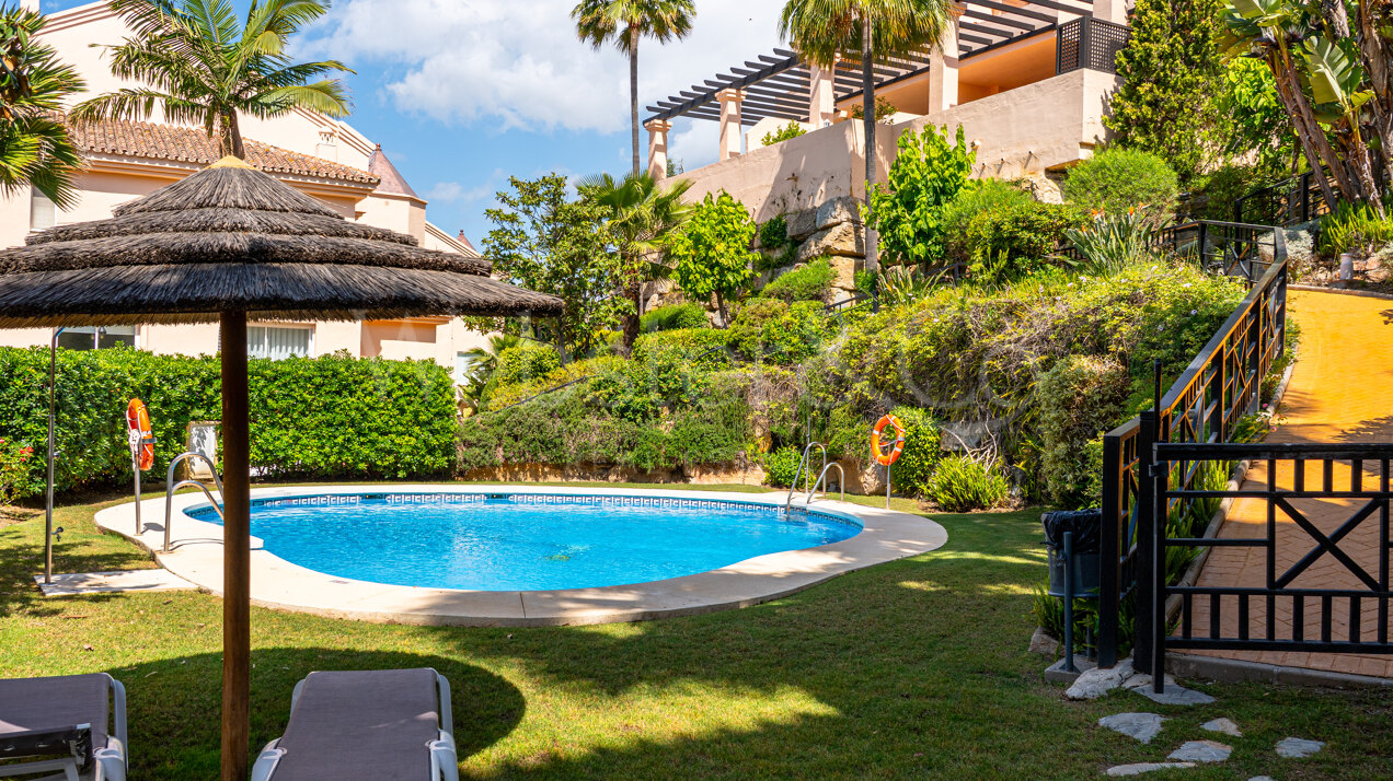 Apartment Phoenix - Renovated Elegance, Nueva Andalucia