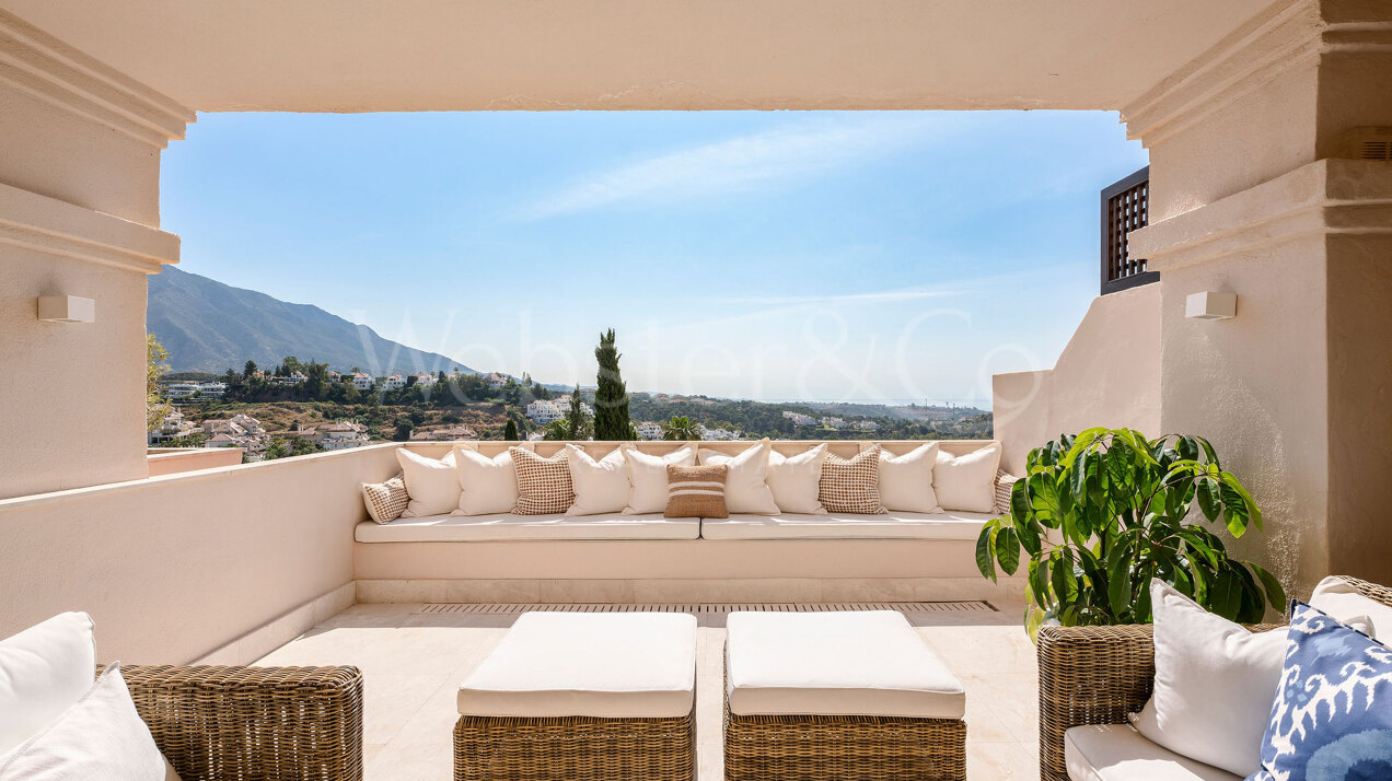 Apartment Phoenix - Renovated Elegance, Nueva Andalucia