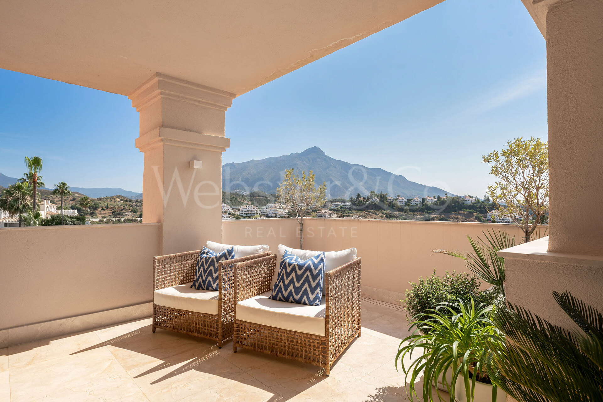 Apartment Phoenix - Elegancia Renovada, Nueva Andalucia