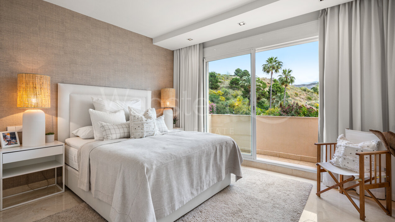 Apartment Phoenix - Renovated Elegance, Nueva Andalucia