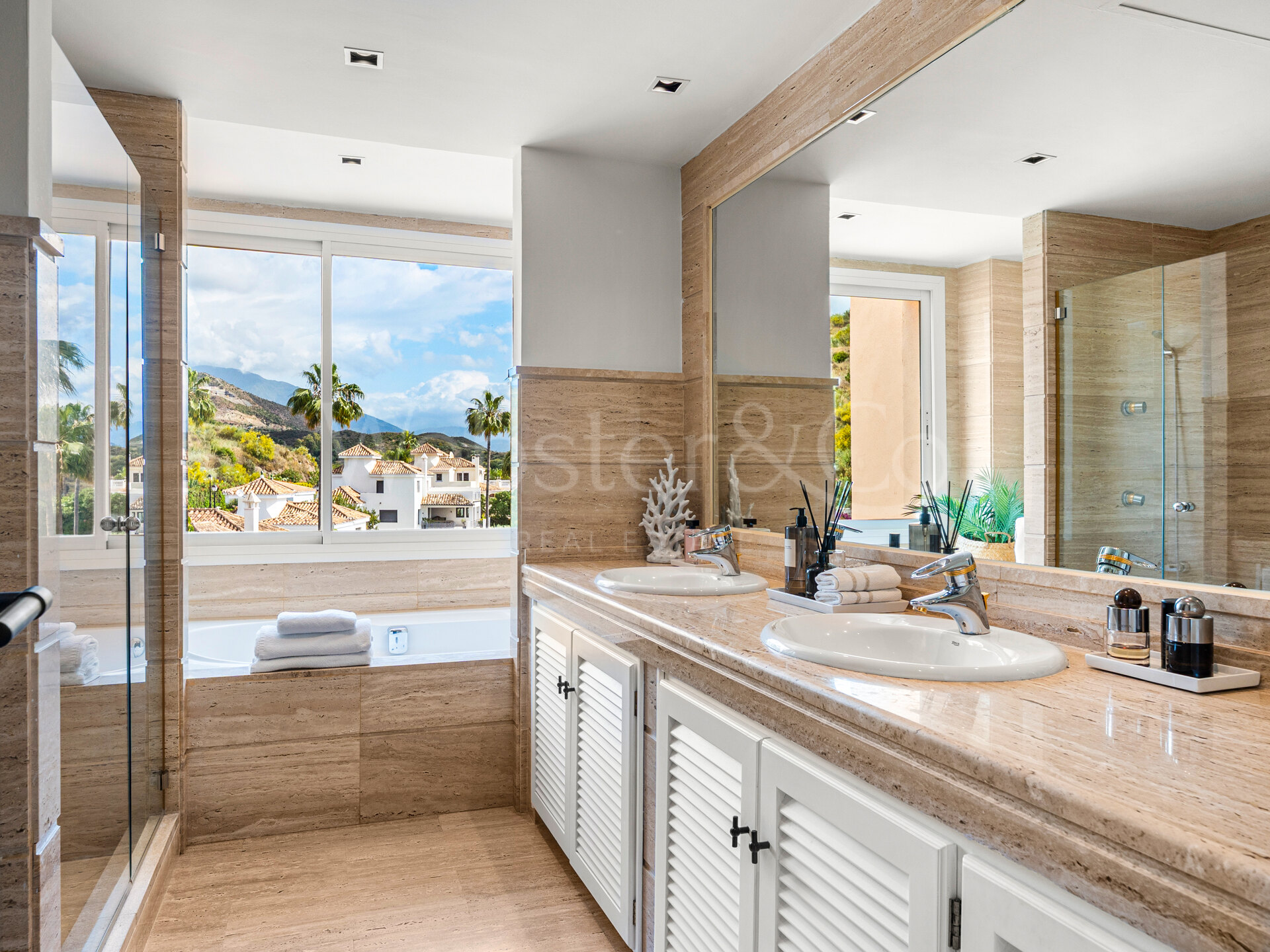 Apartment Phoenix - Elegancia Renovada, Nueva Andalucia